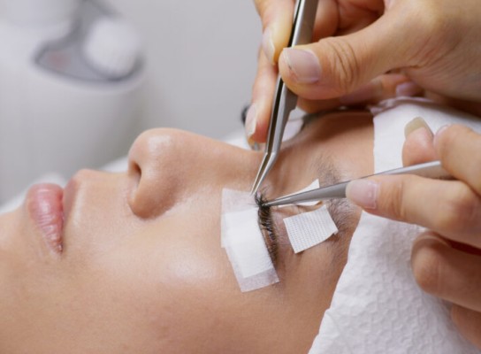 Farbanje trepavica i obrva